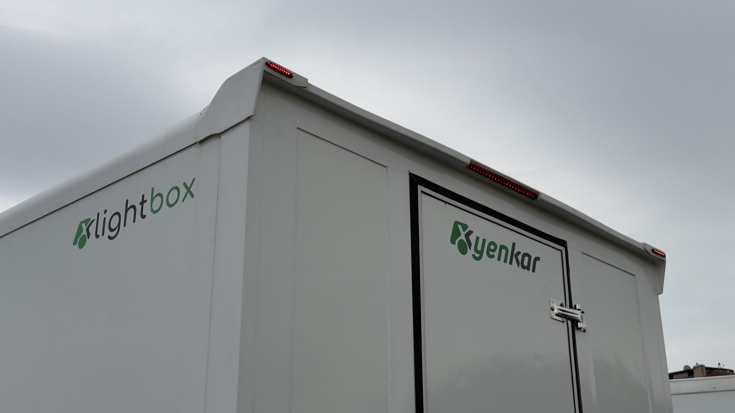 Lightbox arka kapak görseli 1